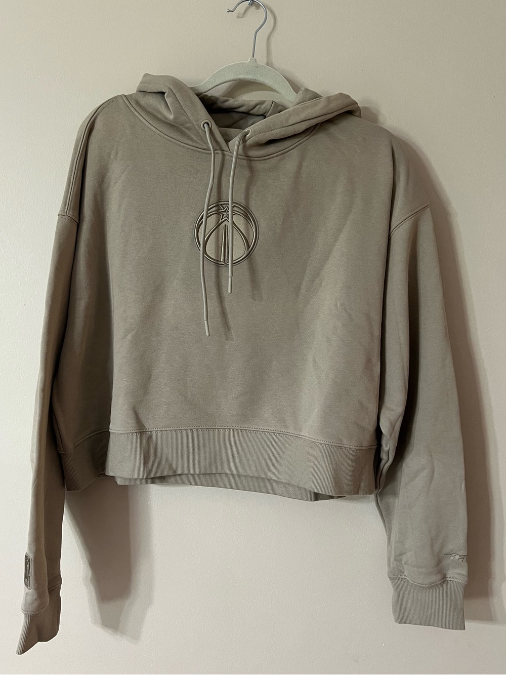 Pro Standard Women's Washington Wizards Cropped Hoodie Sweatshirt Taupe